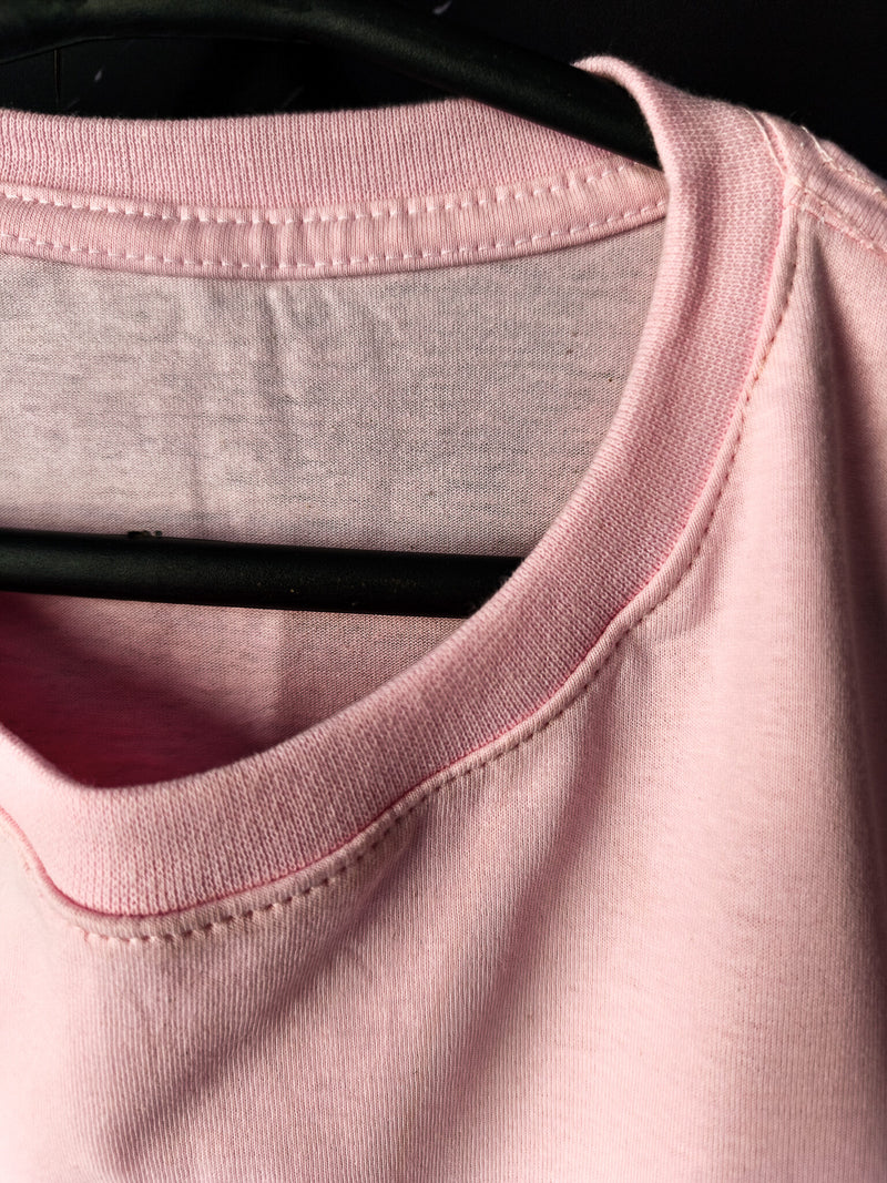 Camiseta Detalhada no Peito - Rosa Bebê