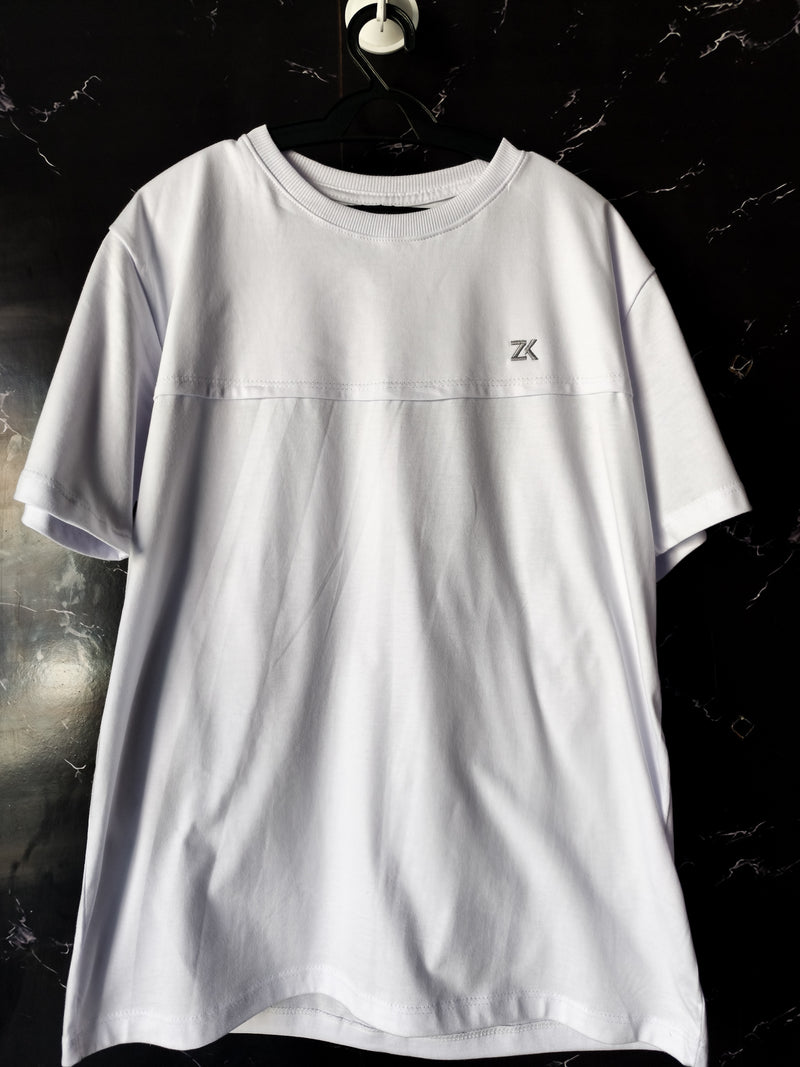 Camiseta Detalhada no Peito - Branca