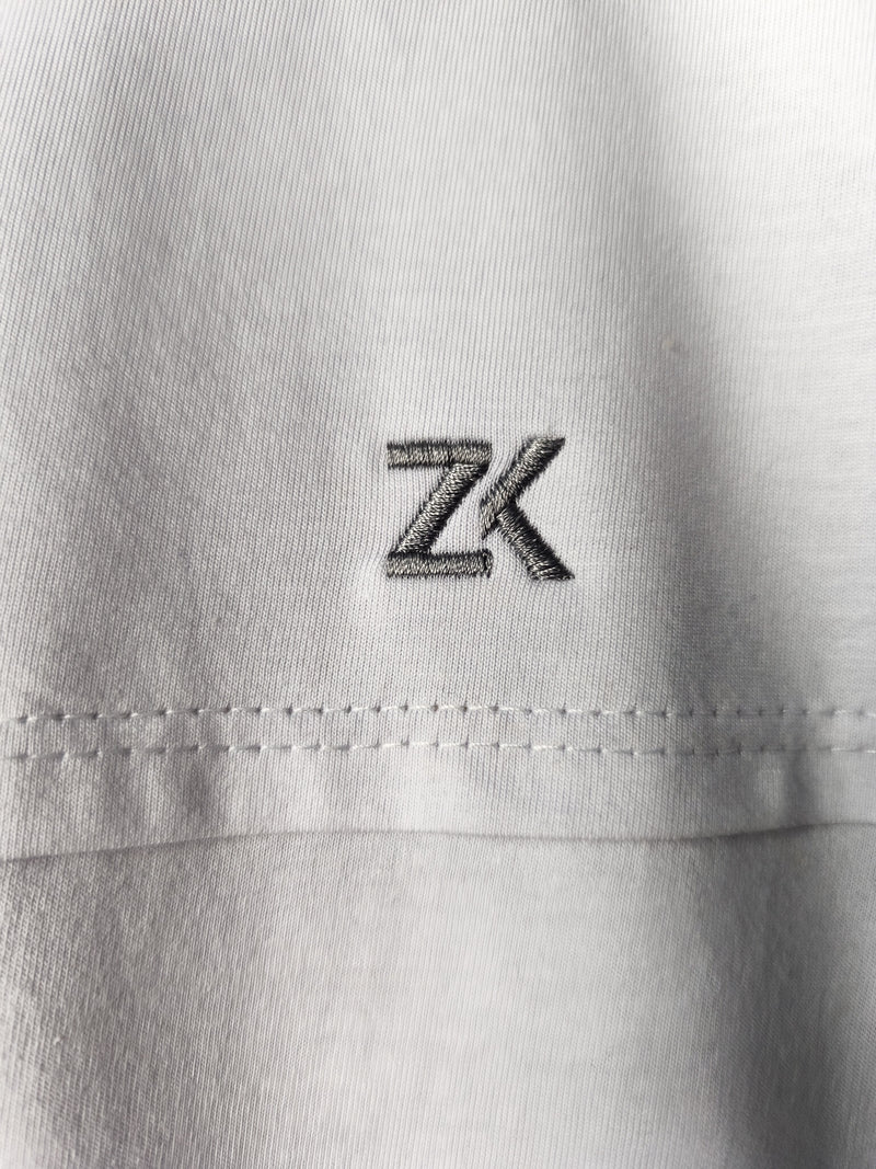 Camiseta Detalhada no Peito - Branca