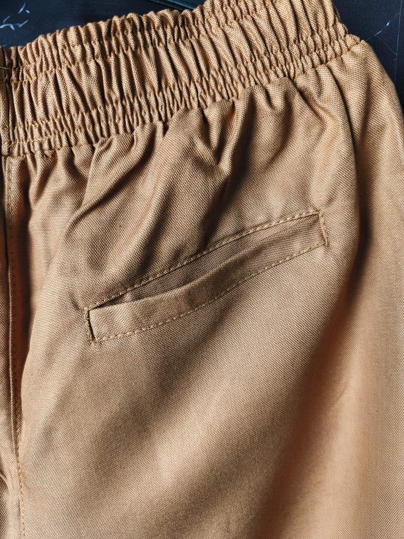 Short Casual com Etiqueta Lateral - Safari